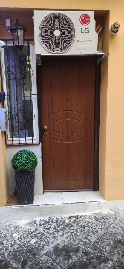 Bed & Breakfast Casina In Via Foria Napoli